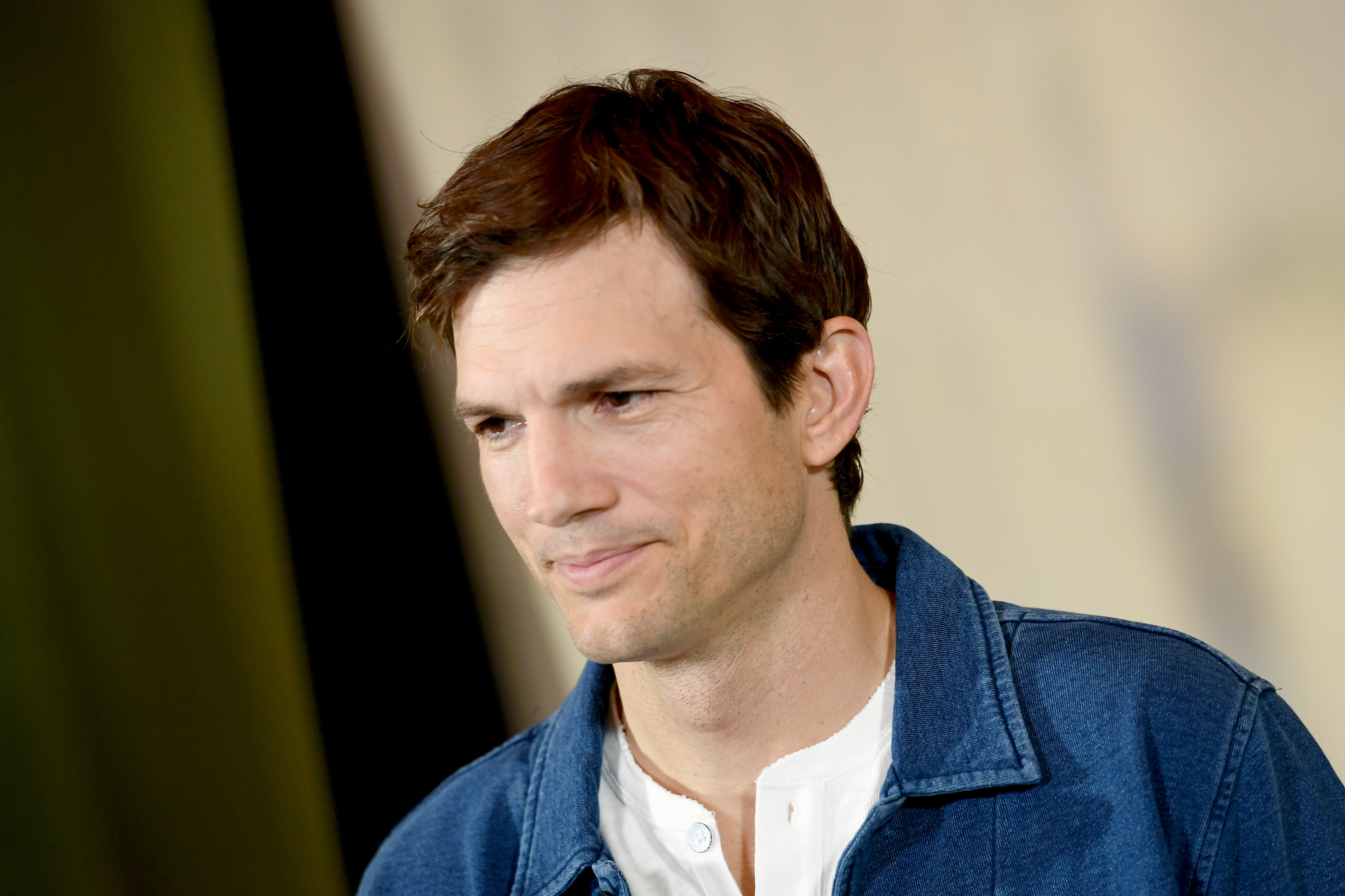 Ashton Kutcher at the "Your Place Or Mine" photocall on January 30, 2023, in Los Angeles, California. | Source: Getty Images