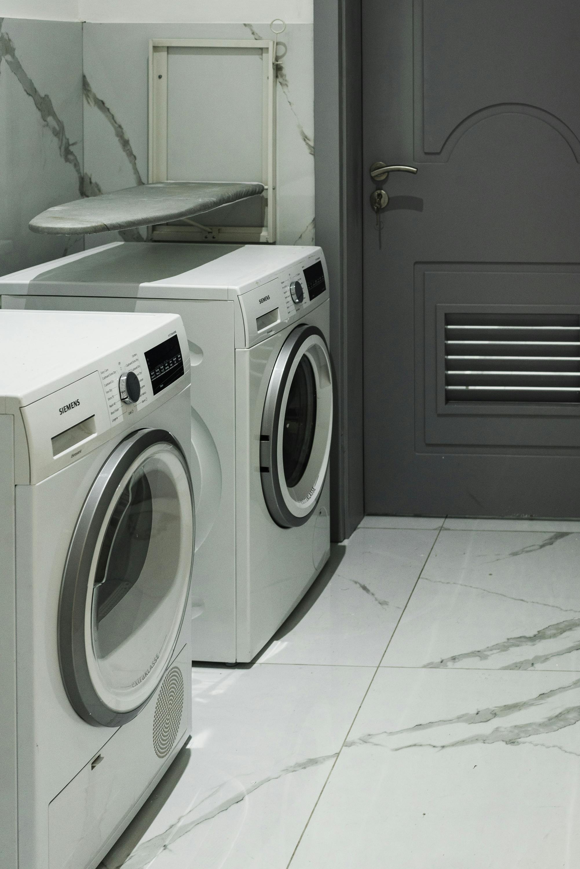 A washer and dryer | Source: Pexels