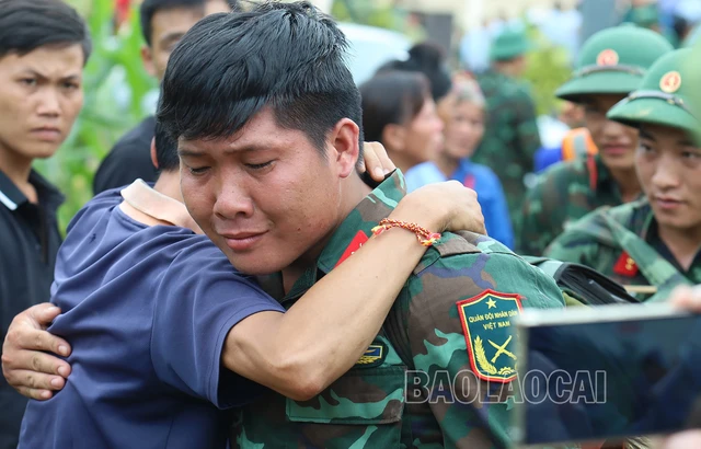 Đã tìm thấy 56 thi thể tại một ngôi làng, nỗ lực tìm 11 người mất tích trong 5 ngày cuối cùng